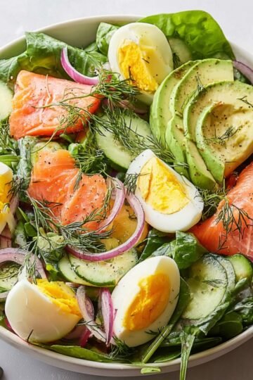 Easy Smoked Salmon Salad with Lemon Dill Dressing 5 smoked salmon salad with spinach, cucumber, avocado, smoked salmon, hard-boiled eggs, red onion, and dill.