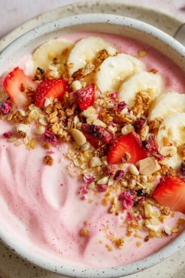 Best Strawberry Banana Smoothie Bowl 17 strawberry banana smoothie bowl with banana slices, strawberries, and granola.